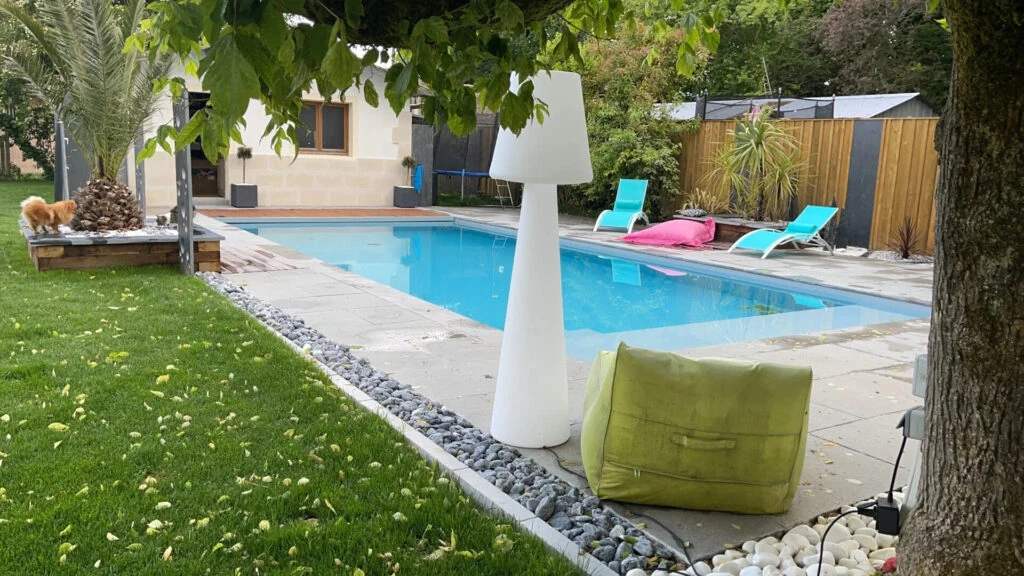 Contour piscine travertin CBDP